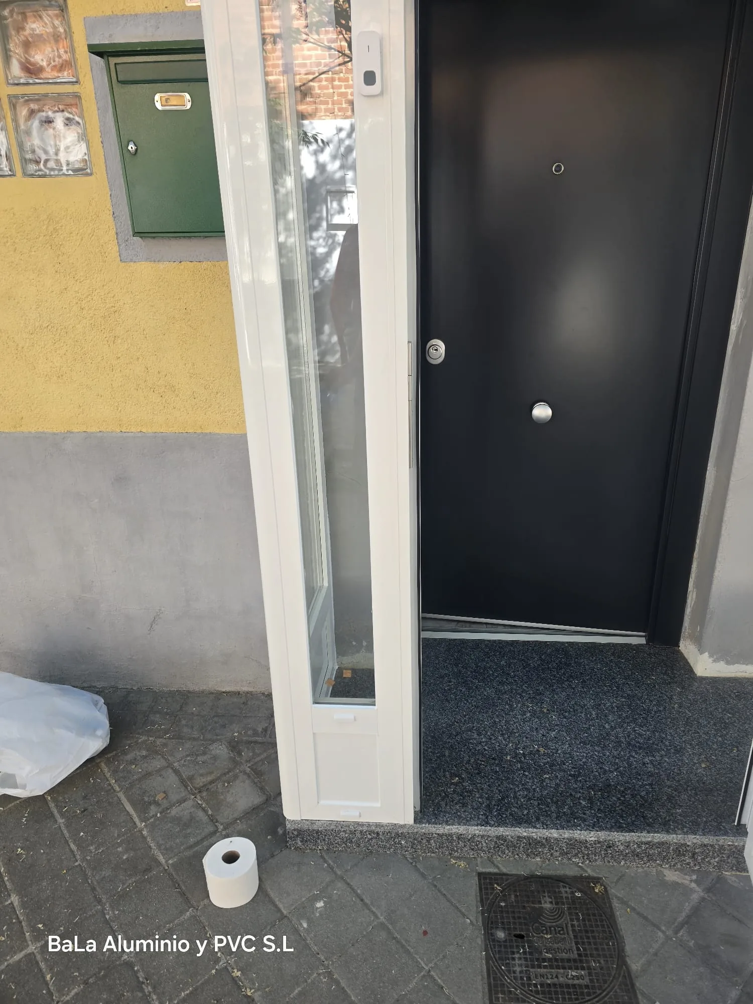 Proyecto de carpintería y cerramiento: CERRAMIENTO EN ALUMINIO - BaLa Parla